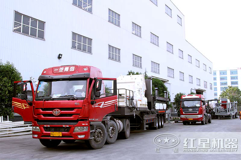 移動(dòng)式粉碎機(jī)發(fā)貨現(xiàn)場 移動(dòng)式粉碎機(jī)發(fā)貨現(xiàn)場