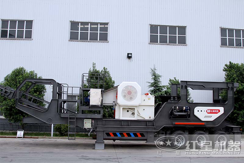移動(dòng)顎式打石子機設備廠(chǎng)區實(shí)拍圖