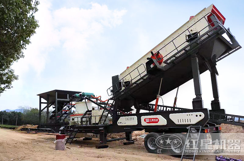 河北客戶(hù)移動(dòng)式鵝卵石破碎、制砂機現場(chǎng)