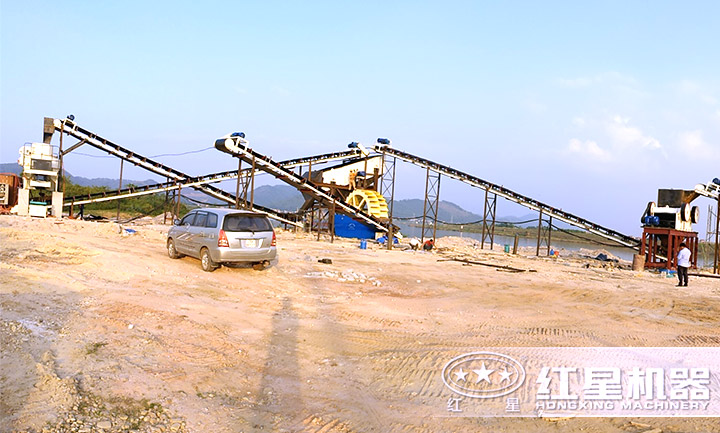 小型碎沙機(jī)制砂現(xiàn)場 小型碎沙機(jī)制砂現(xiàn)場