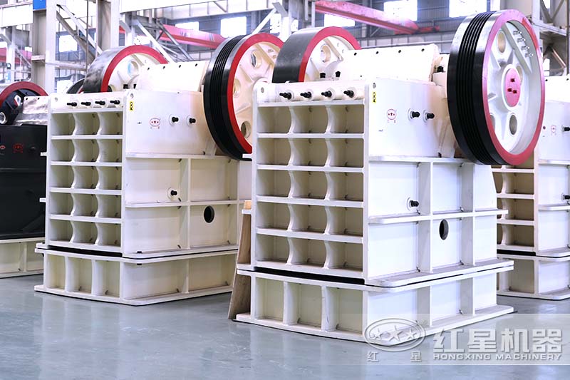 小型顎式石子粉碎機(jī) 小型顎式石子粉碎機(jī)