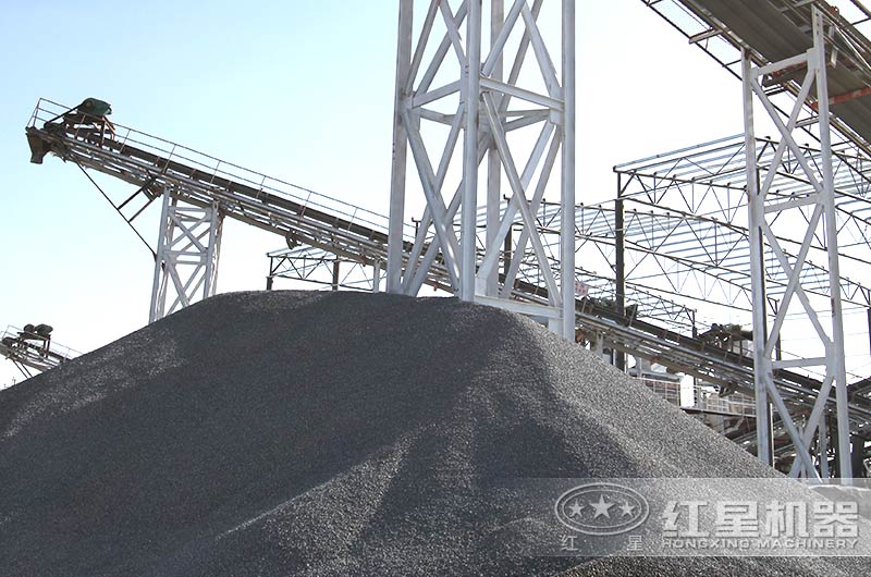 礦渣粉碎現場(chǎng) 礦渣粉碎現場(chǎng)