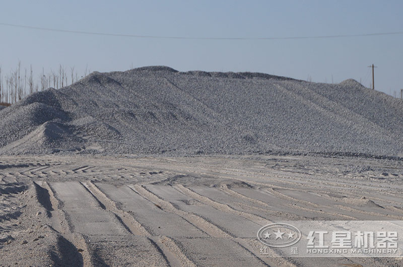 硅石加工現(xiàn)場(chǎng) 硅石加工現(xiàn)場(chǎng)