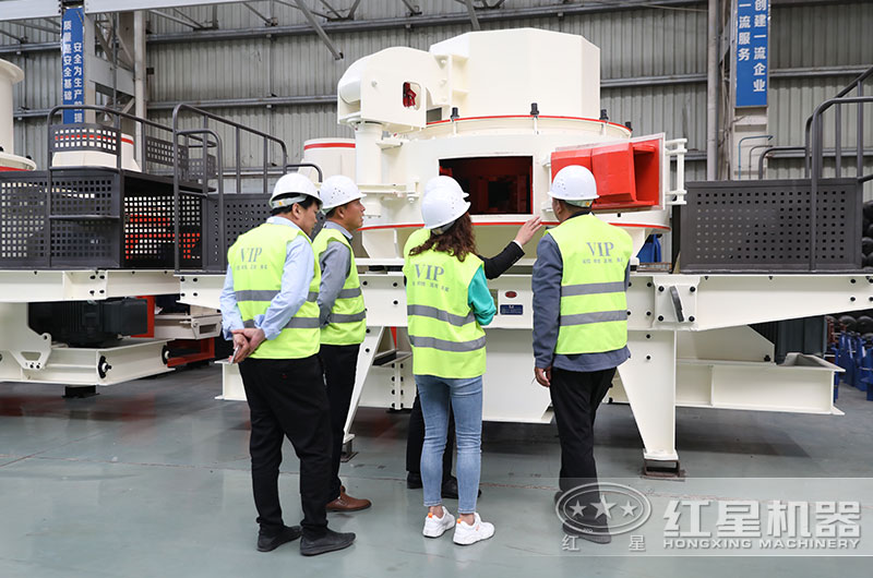 客戶(hù)來(lái)廠(chǎng)參觀(guān)考察制砂設備 客戶(hù)來(lái)廠(chǎng)參觀(guān)考察制砂設備