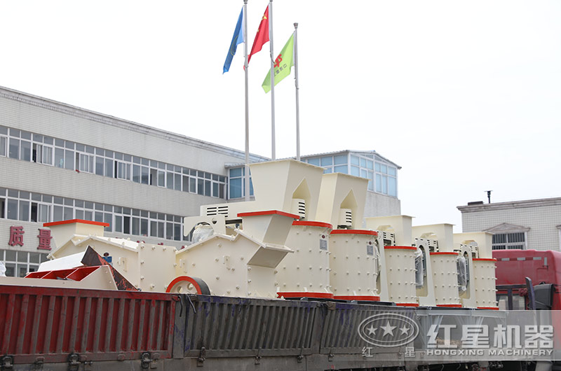 紅星制砂機設(shè)備裝車發(fā)貨現(xiàn)場 紅星制砂機設(shè)備裝車發(fā)貨現(xiàn)場