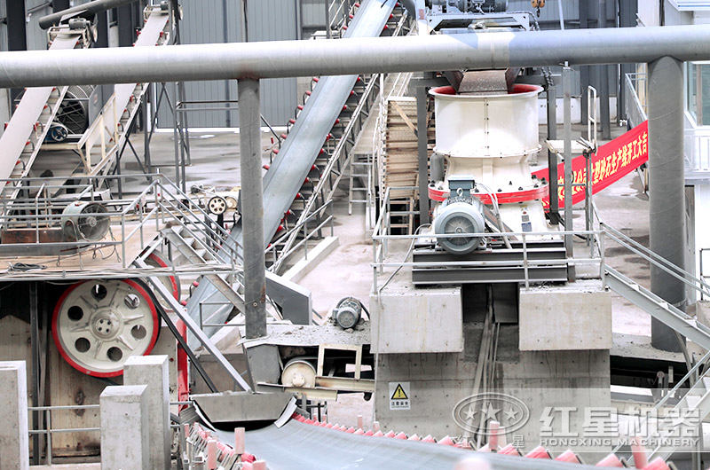 花崗巖破碎生產(chǎn)現(xiàn)場(chǎng) 花崗巖破碎生產(chǎn)現(xiàn)場(chǎng)