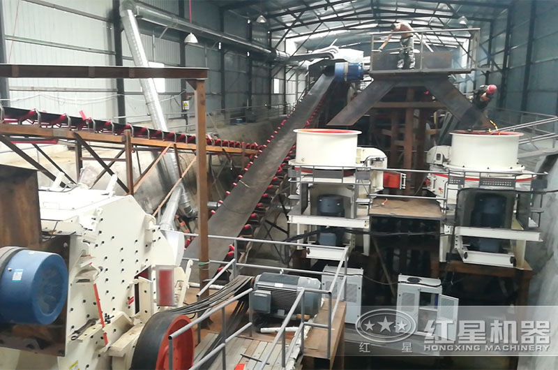 沖擊式破碎機作業(yè)現場(chǎng)