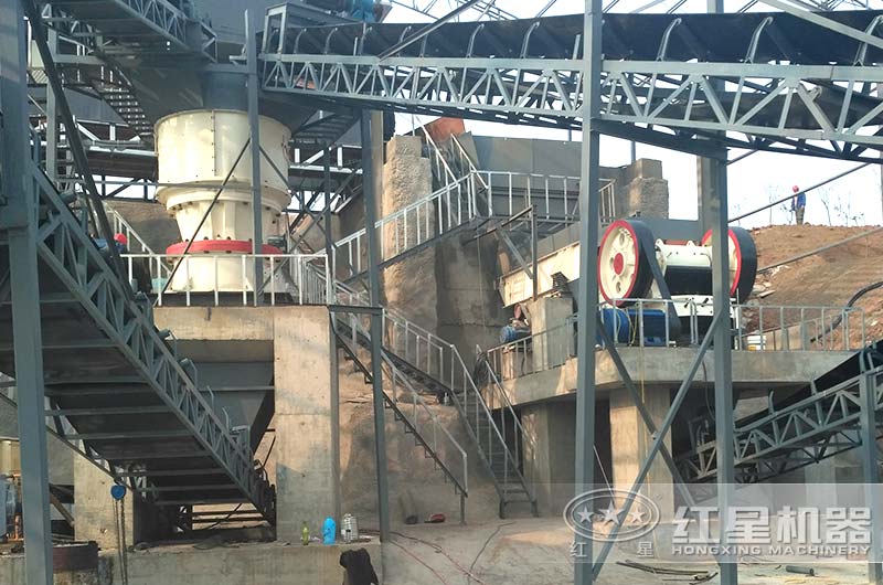 巖石破碎生產(chǎn)現場(chǎng)