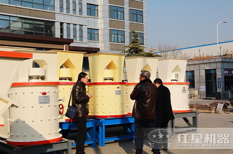 紅星復(fù)合式制砂機(jī)用戶參觀現(xiàn)場(chǎng) 紅星復(fù)合式制砂機(jī)用戶參觀現(xiàn)場(chǎng)