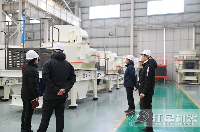 客戶(hù)來(lái)廠(chǎng)參觀(guān)考察制砂機設備 客戶(hù)來(lái)廠(chǎng)參觀(guān)考察制砂機設備