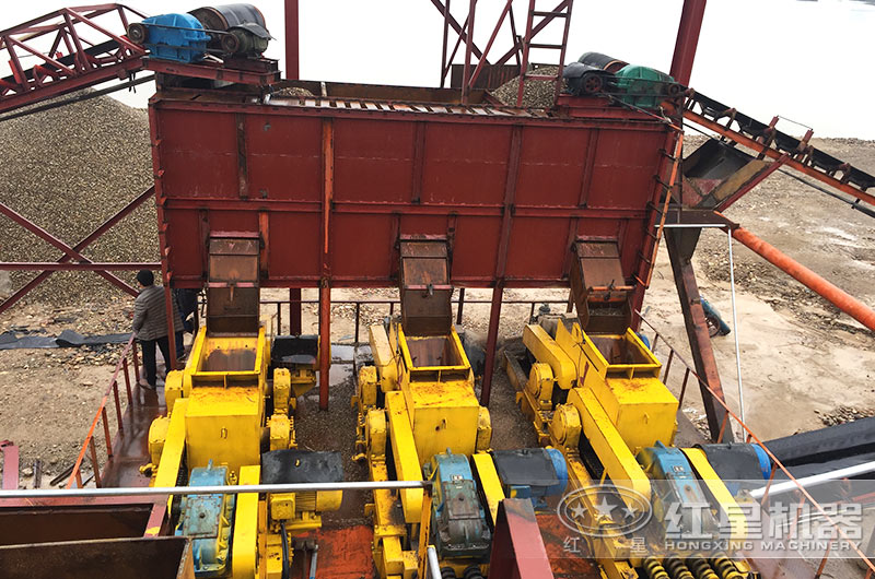 對輥制砂機作業(yè)現場(chǎng) 對輥制砂機作業(yè)現場(chǎng)